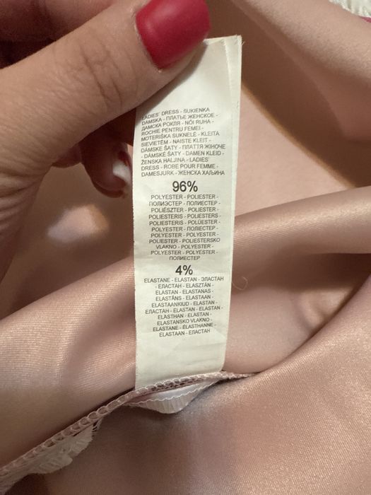 Sukienka rozkloszowana ecru w kwiaty — rozmiar S/M