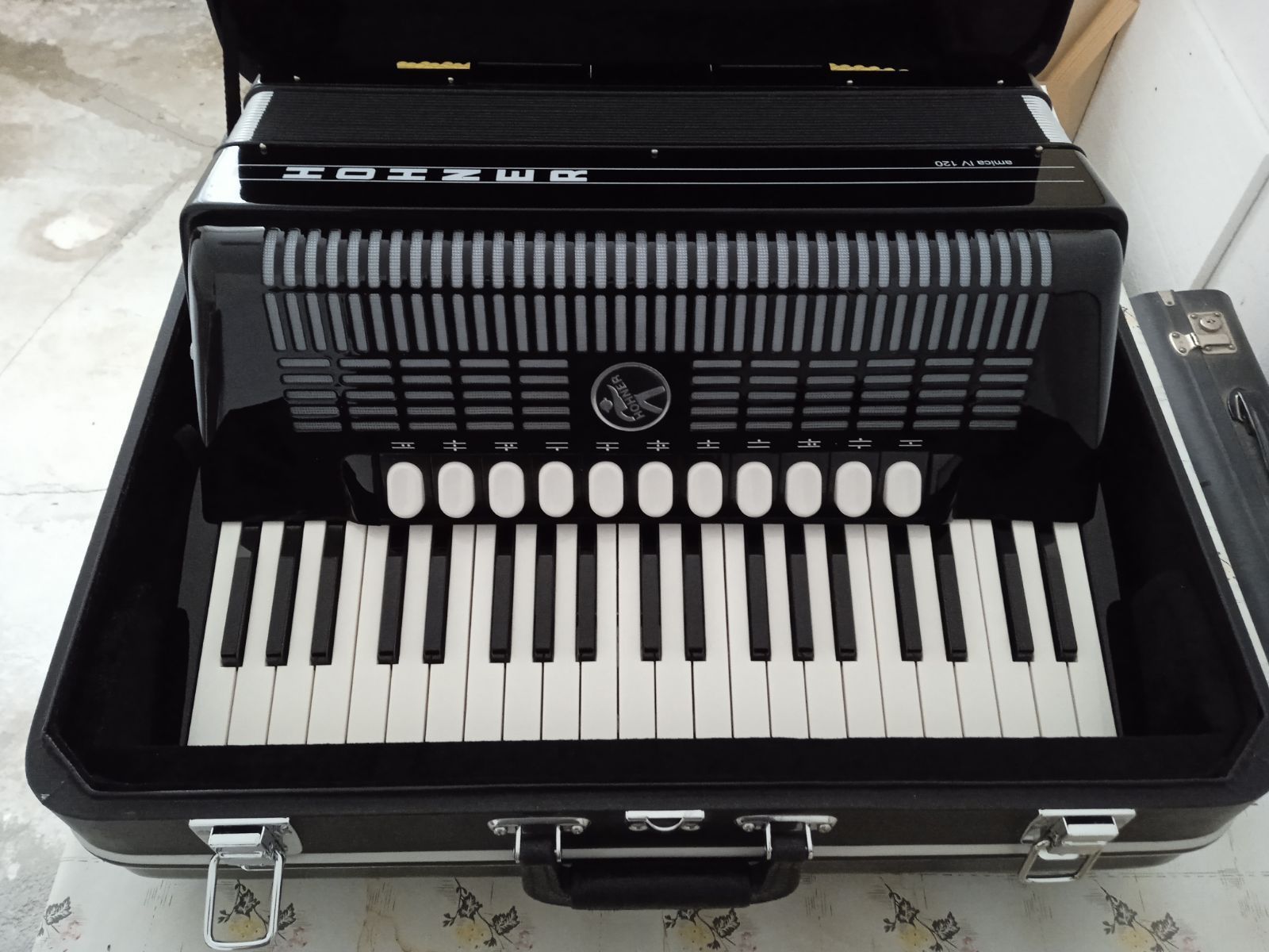 Akordeon Hohner Amica IV 120