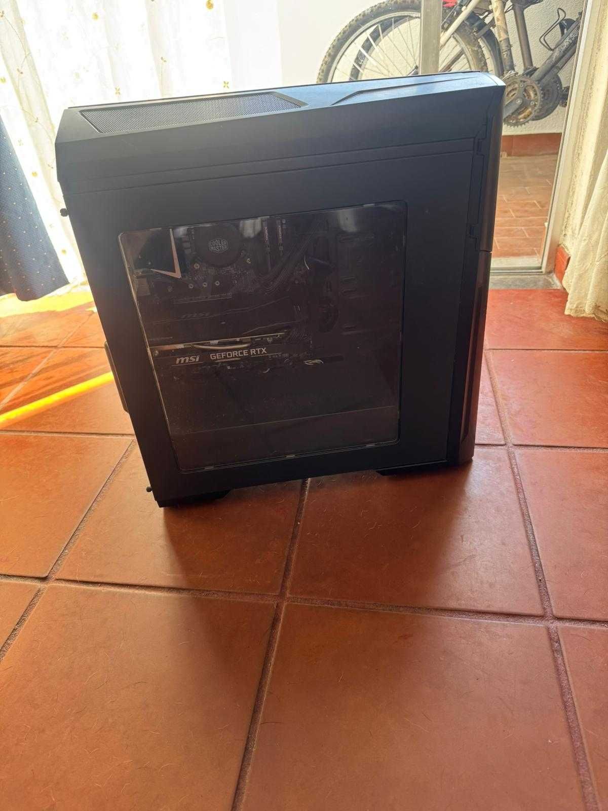 Desktop gamer usado em boas condições