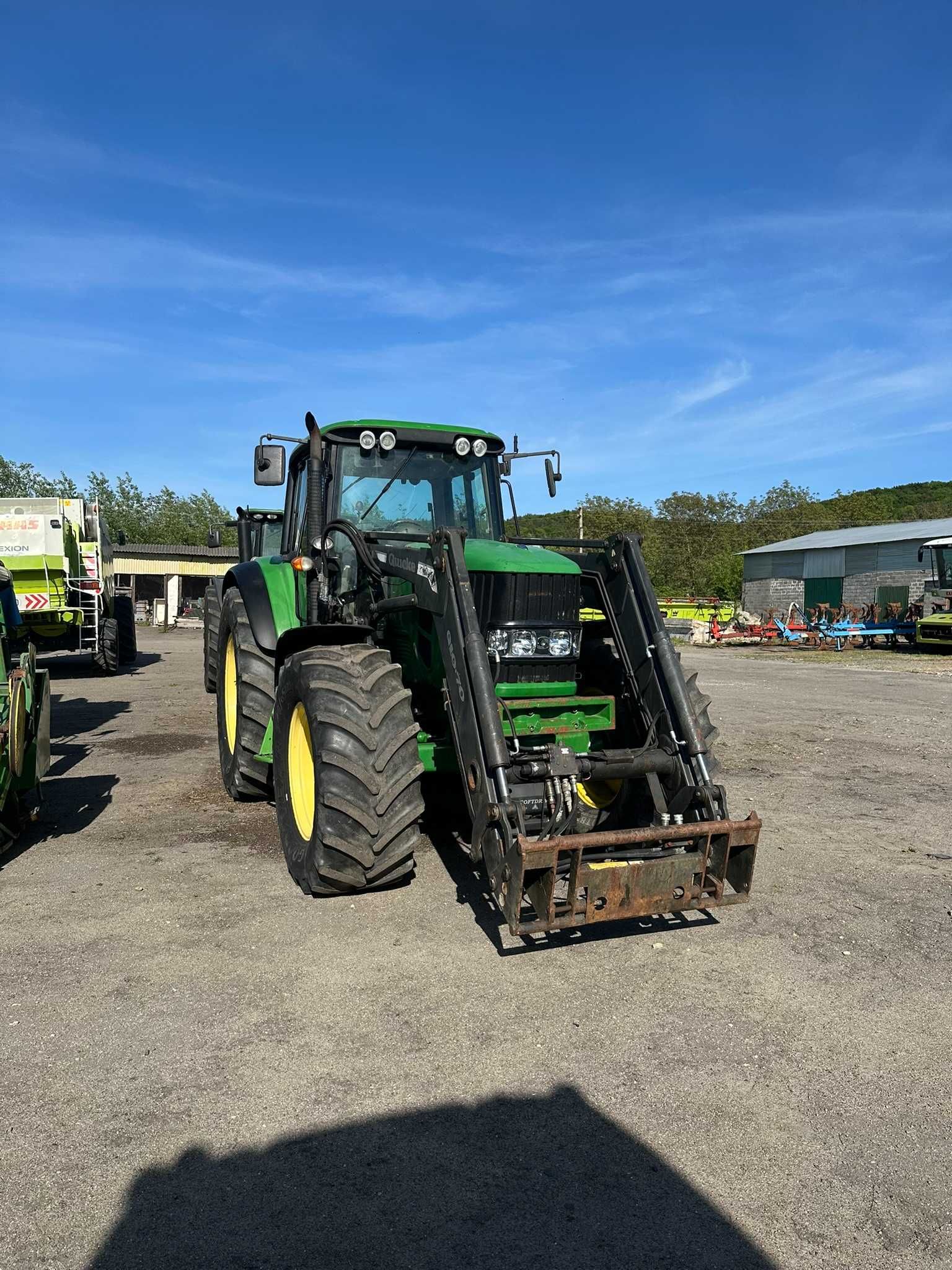 Трактор John Deere 6930 Premium з фронтальним навантажувачем