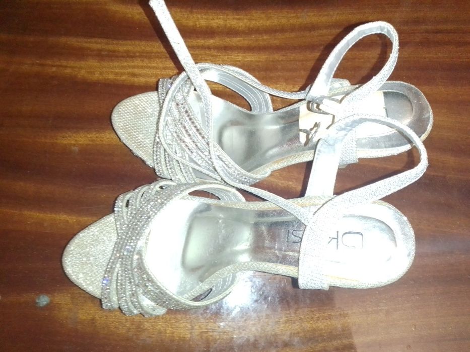 Босоножки в стразах