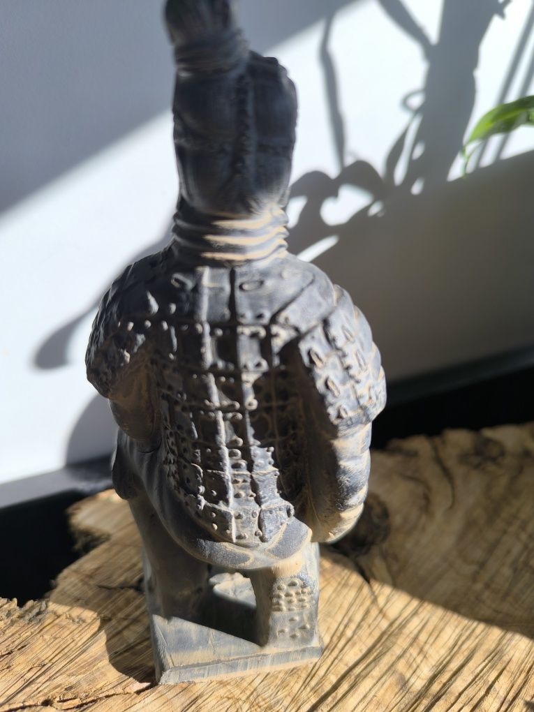 Guerreiro samurai em terracota