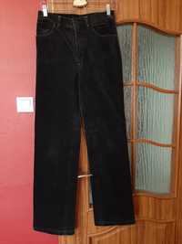 Spodnie z czarnego sztruksu