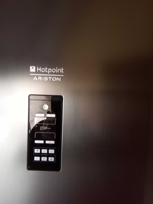 Lodówka Hotpoint Ariston uszkodzona