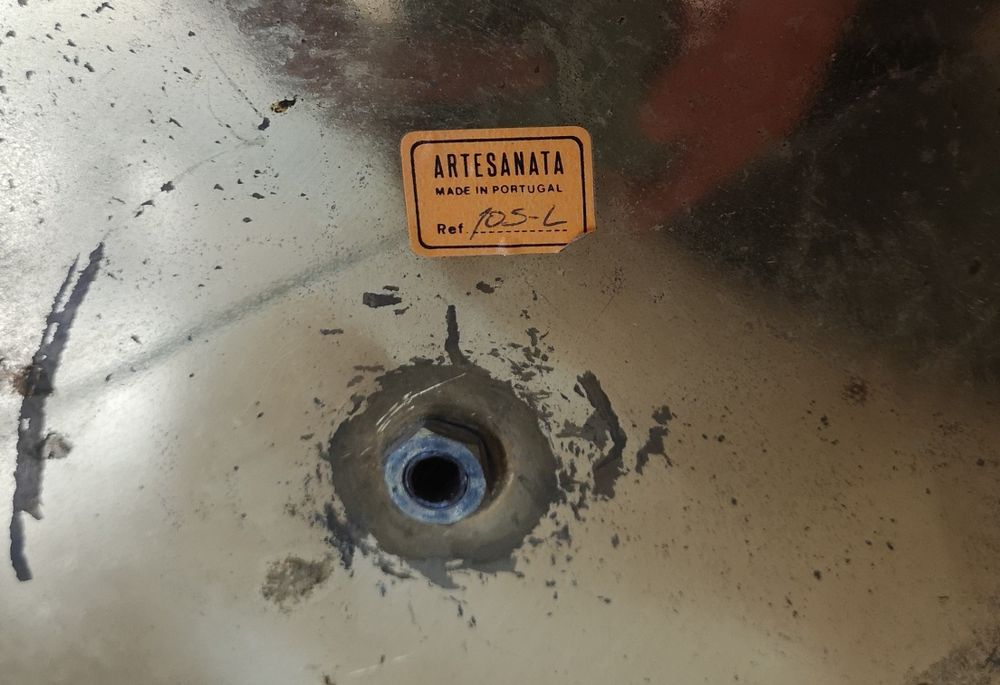 Floreira antiga de pé alto cobre