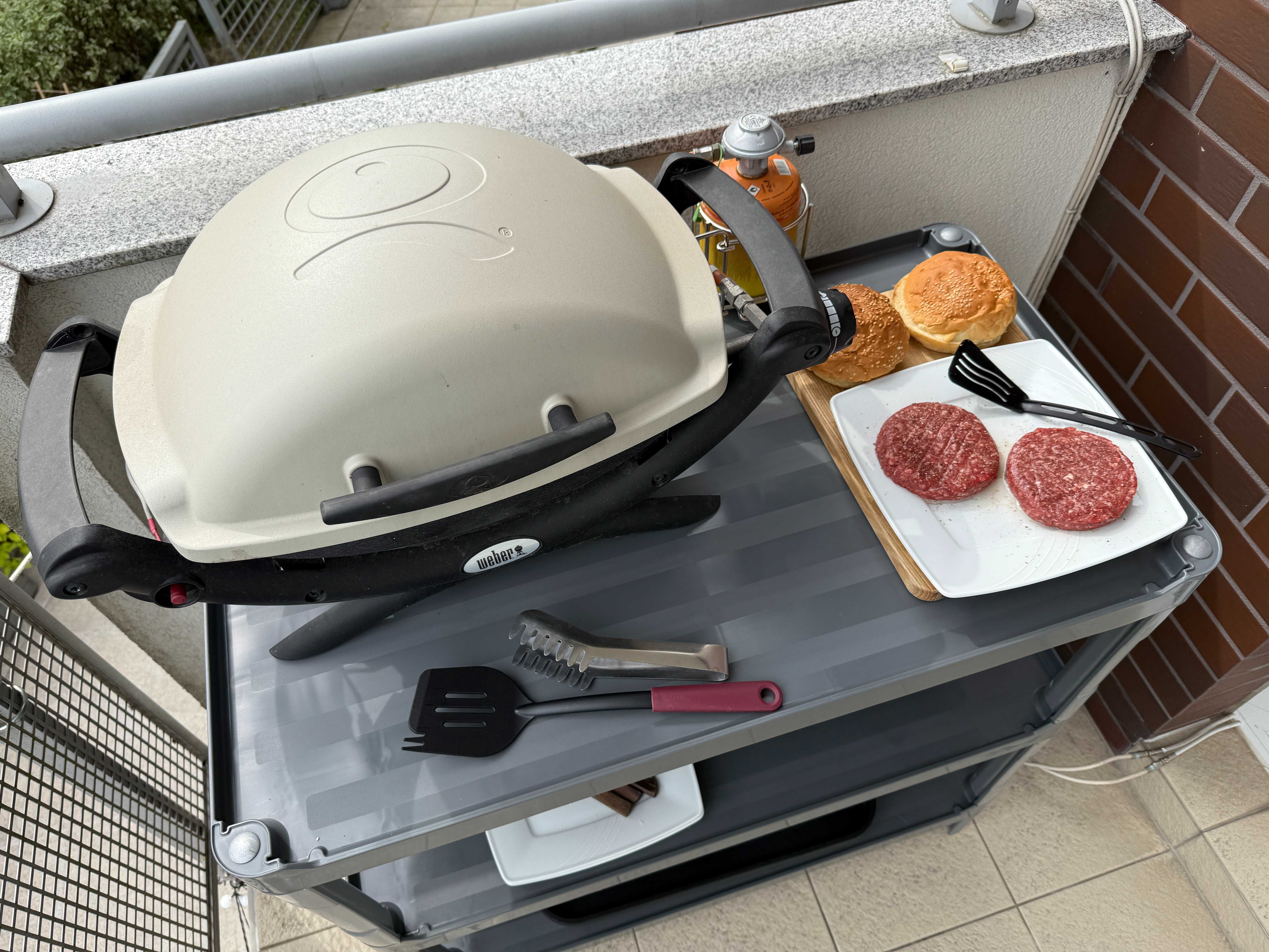 Stolik grillowy do grilla ogrodowy na balkon regał