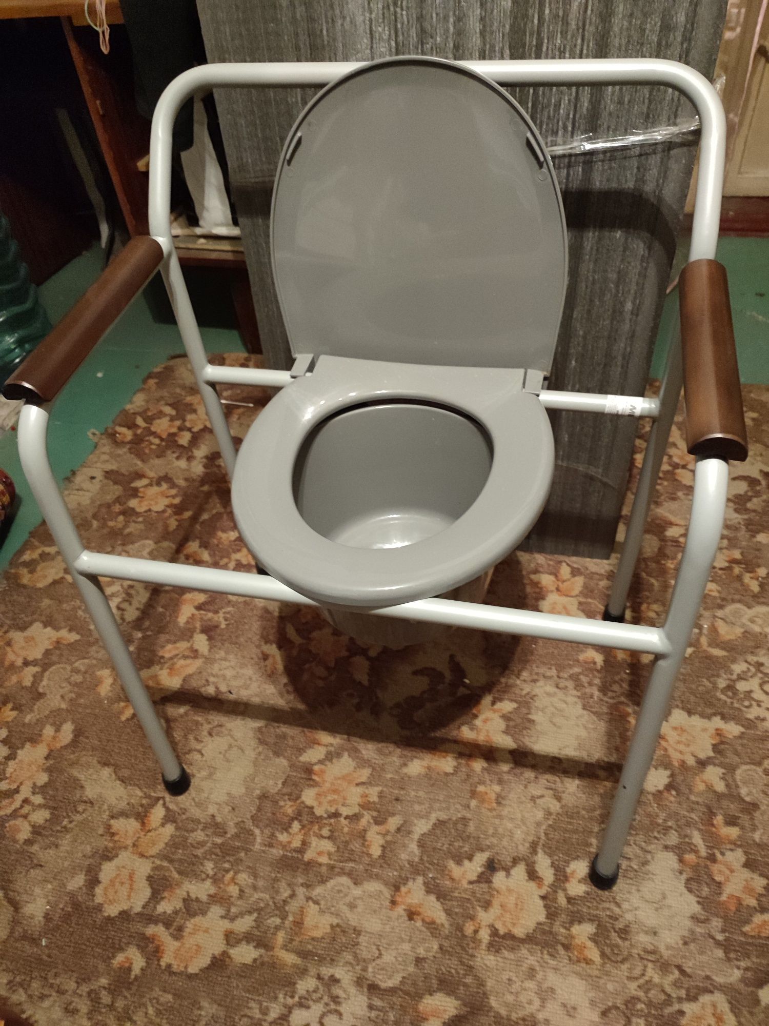 Кресло-туалет новое