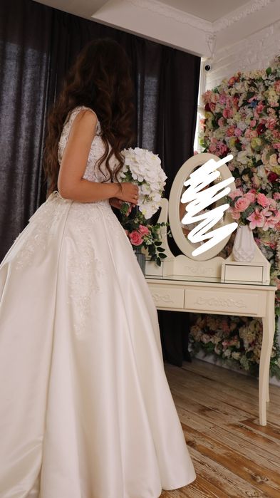 Королівська весільна сукня
