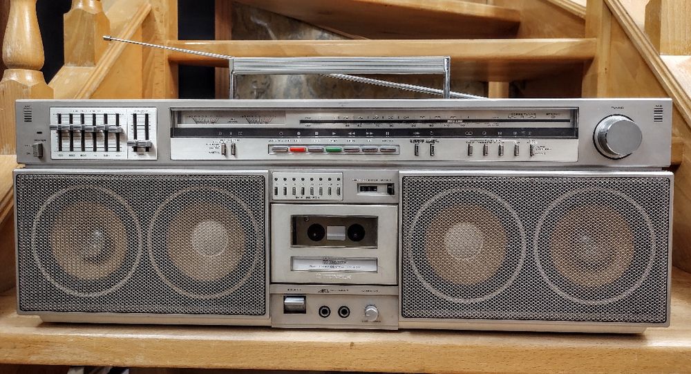 Магнитола Pioneer SK900.