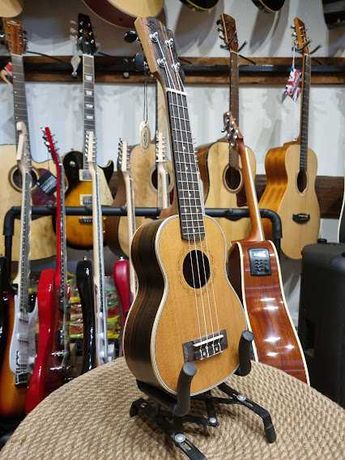 Ever Play UK80s-21 ukulele sopranowe - solid top - cedrowe