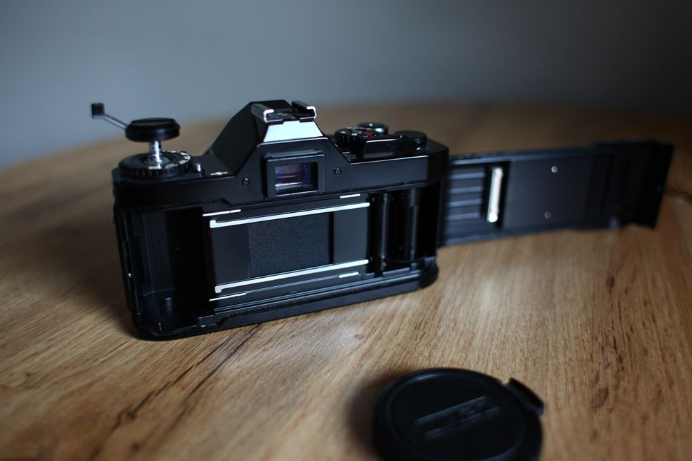 Canon av1 Black + Canon fd 50mm f 1.8 + statyw