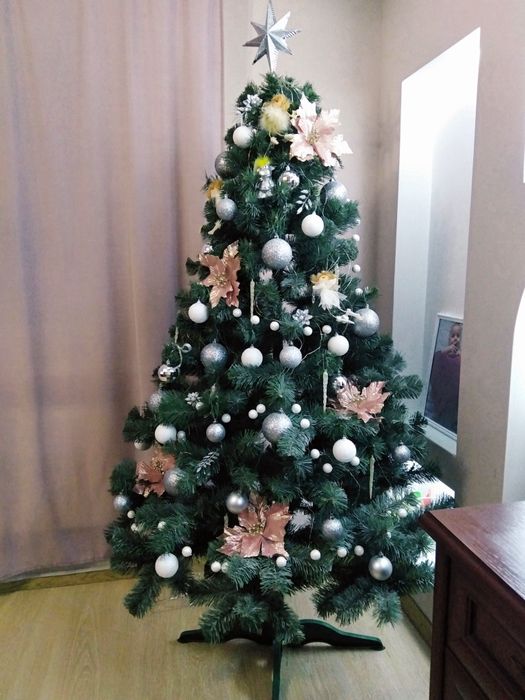 Сосна штучна продаю