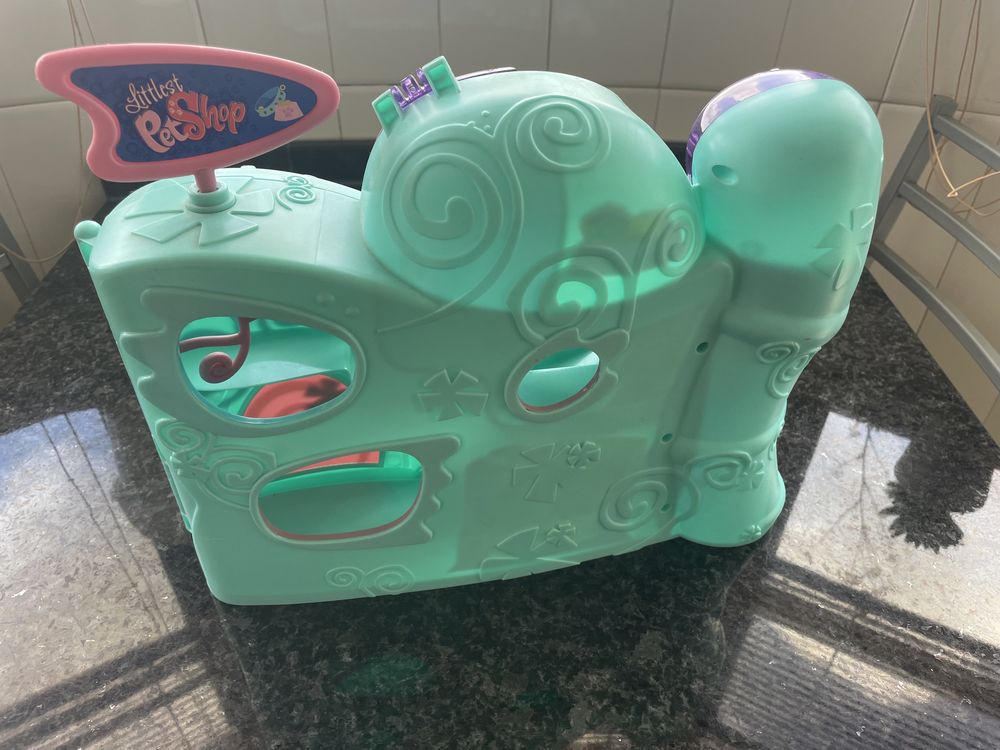 Escola Littlest Pet shops