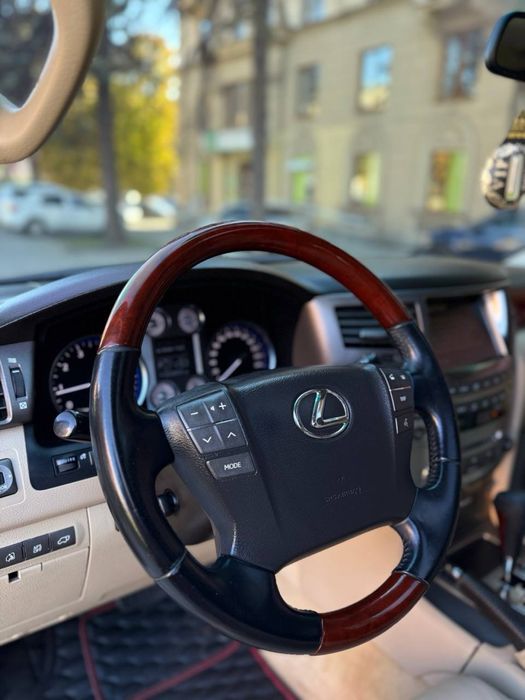 Lexus LX570 2008 года