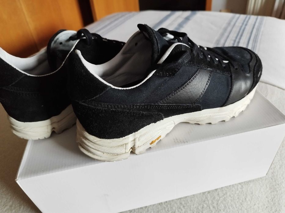 Sapatilhas em Pele (Marca - Vibram) (Tam 41)