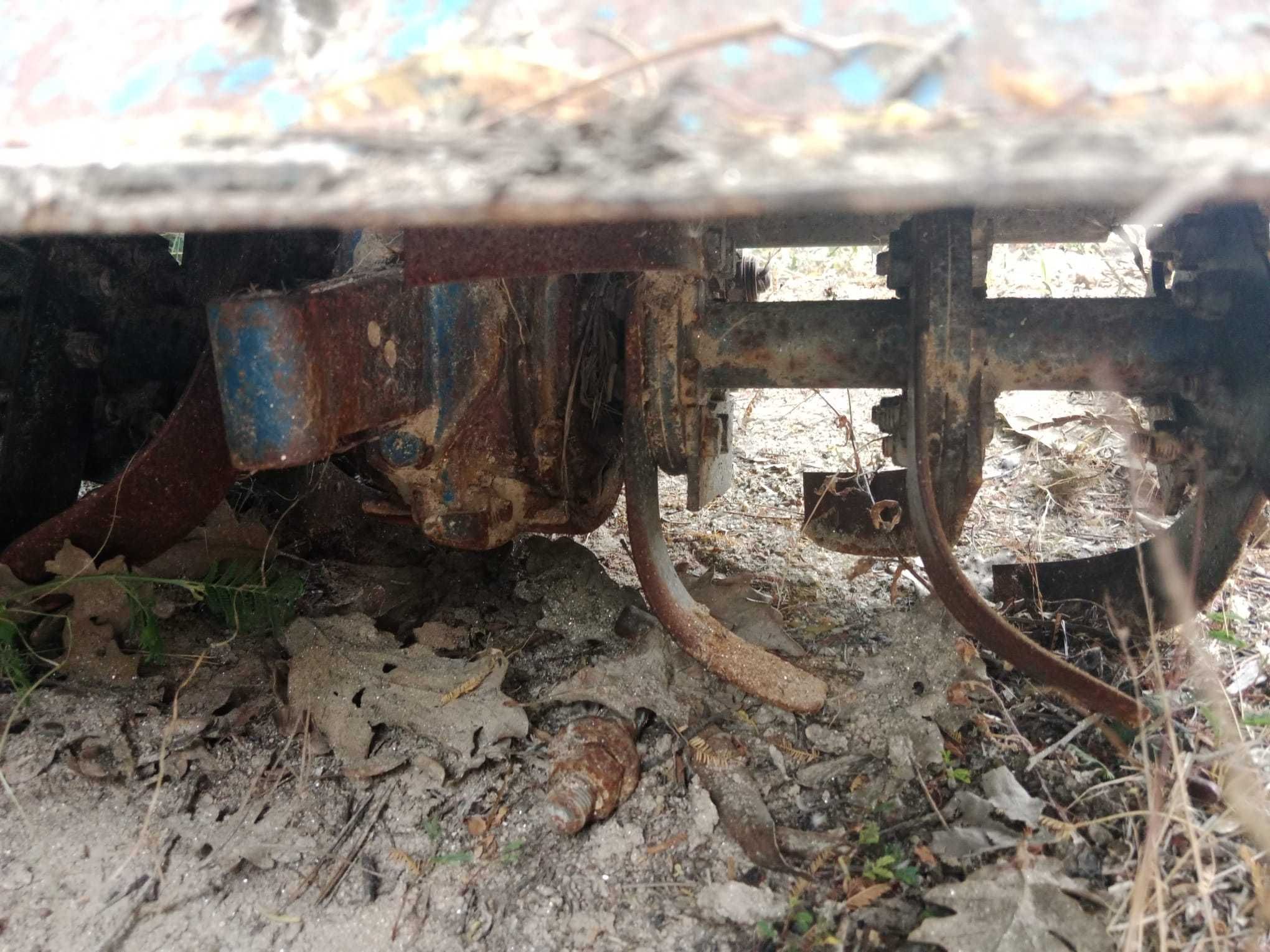 Trator antigo com motor Lombardini diesel + atrelado – Funcional €750