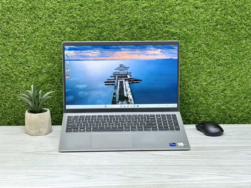 Потужний ноутбук Dell Inspiron 3520 ( 15.6'' IPS / Core i7-1255u )