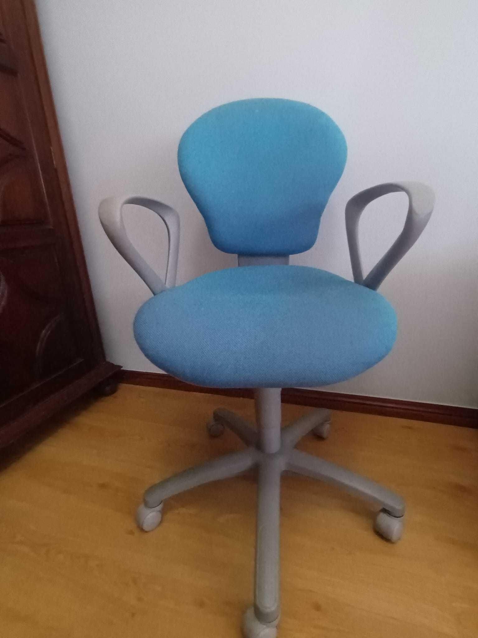 Cadeira de escritório como nova