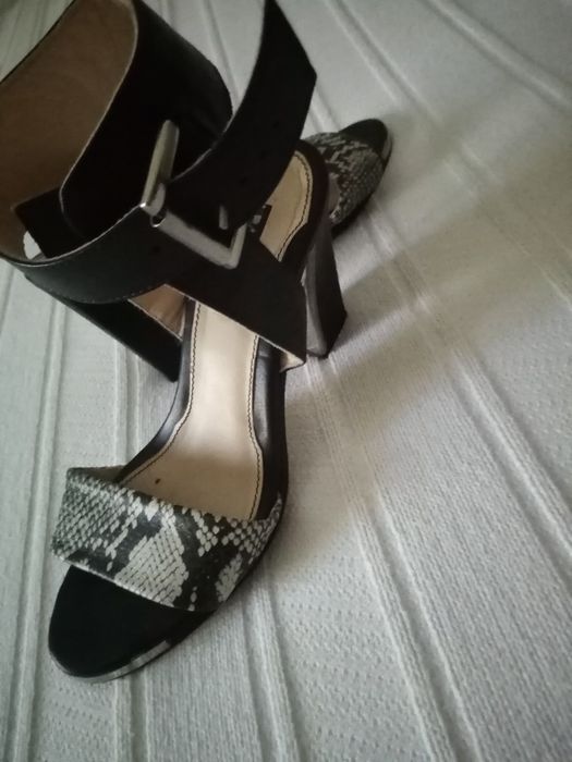 Sandálias de cerimónia