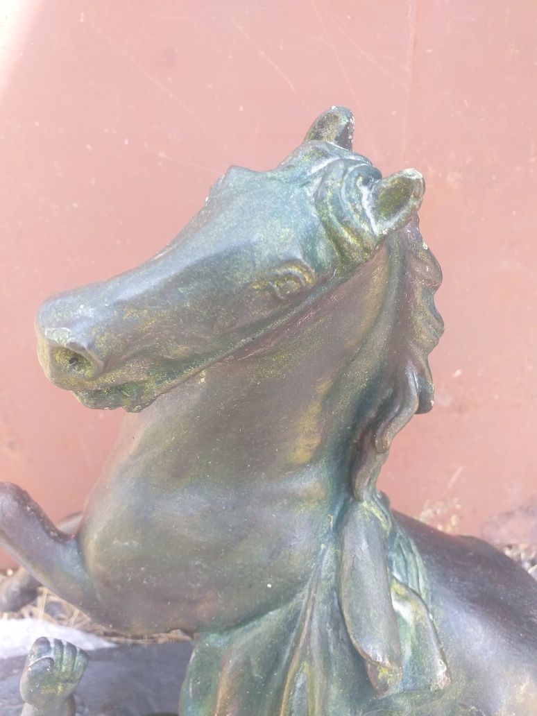 Скульптура всадник и конь