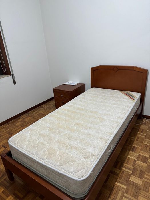Cama 195x95cm em madeira de cerejeira