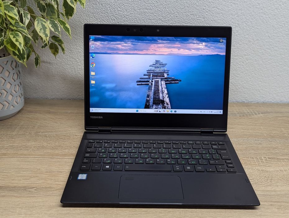 Ультратонкий, стильний , 4х ядерний ноутбук-трансформер з сенсор екран