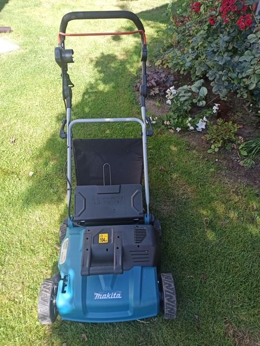 Wertykulator Makita  U V 3600