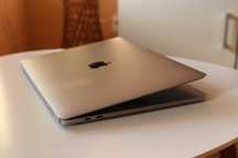 Macbook PRO 256GB SSD 8GB RAM Touch Bar  super stan bateria 23 cykle!