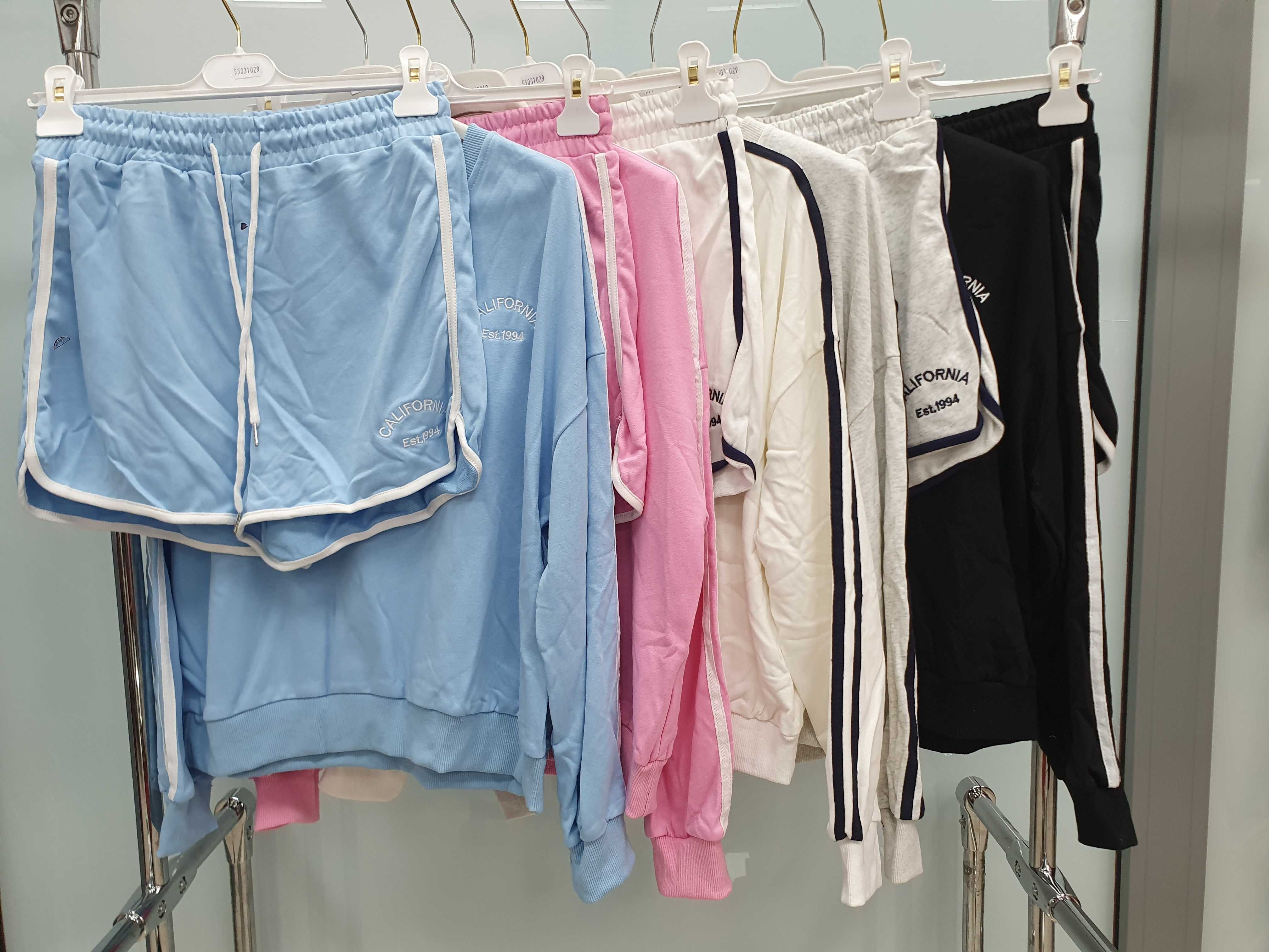 Cudowny i stylowy bawełniany komplet - bluza i spodenki