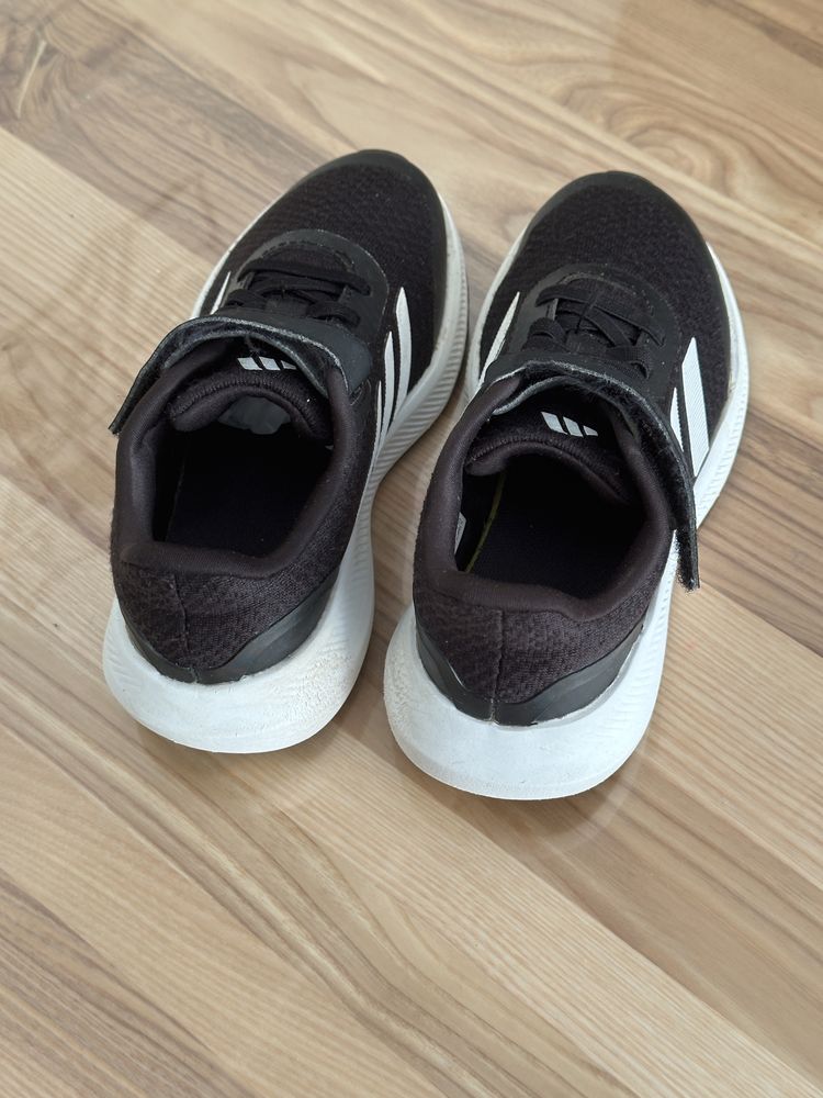 Кросівки Adidas, 30 розмір
