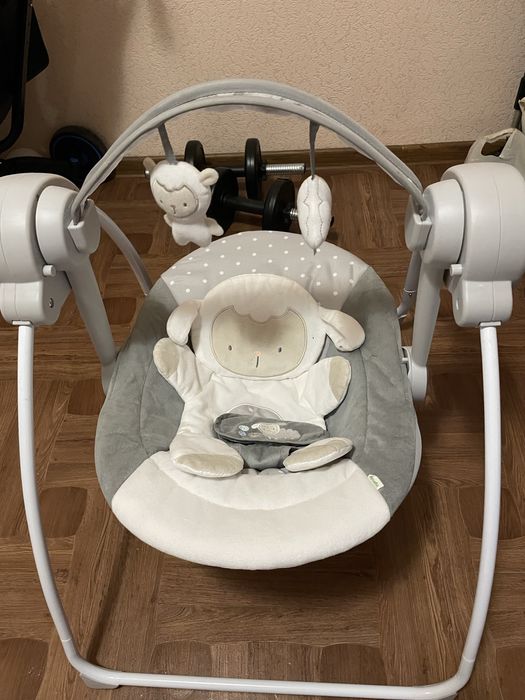 Дитяче крісло-гойдалка, заколисуючий центр