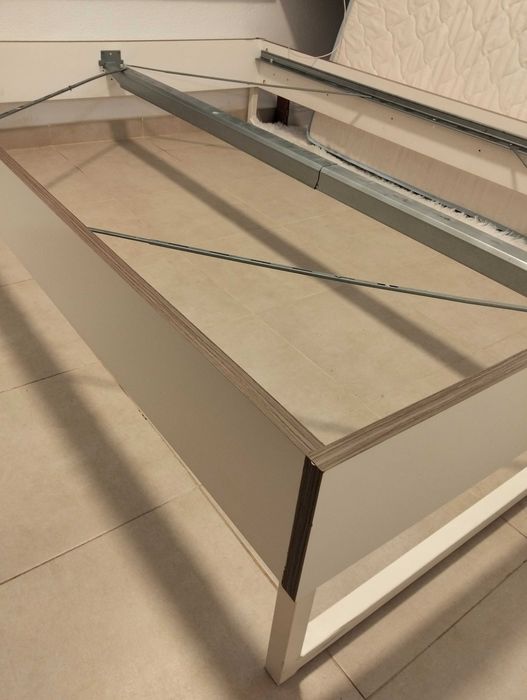 Cama de casal com cabeceira