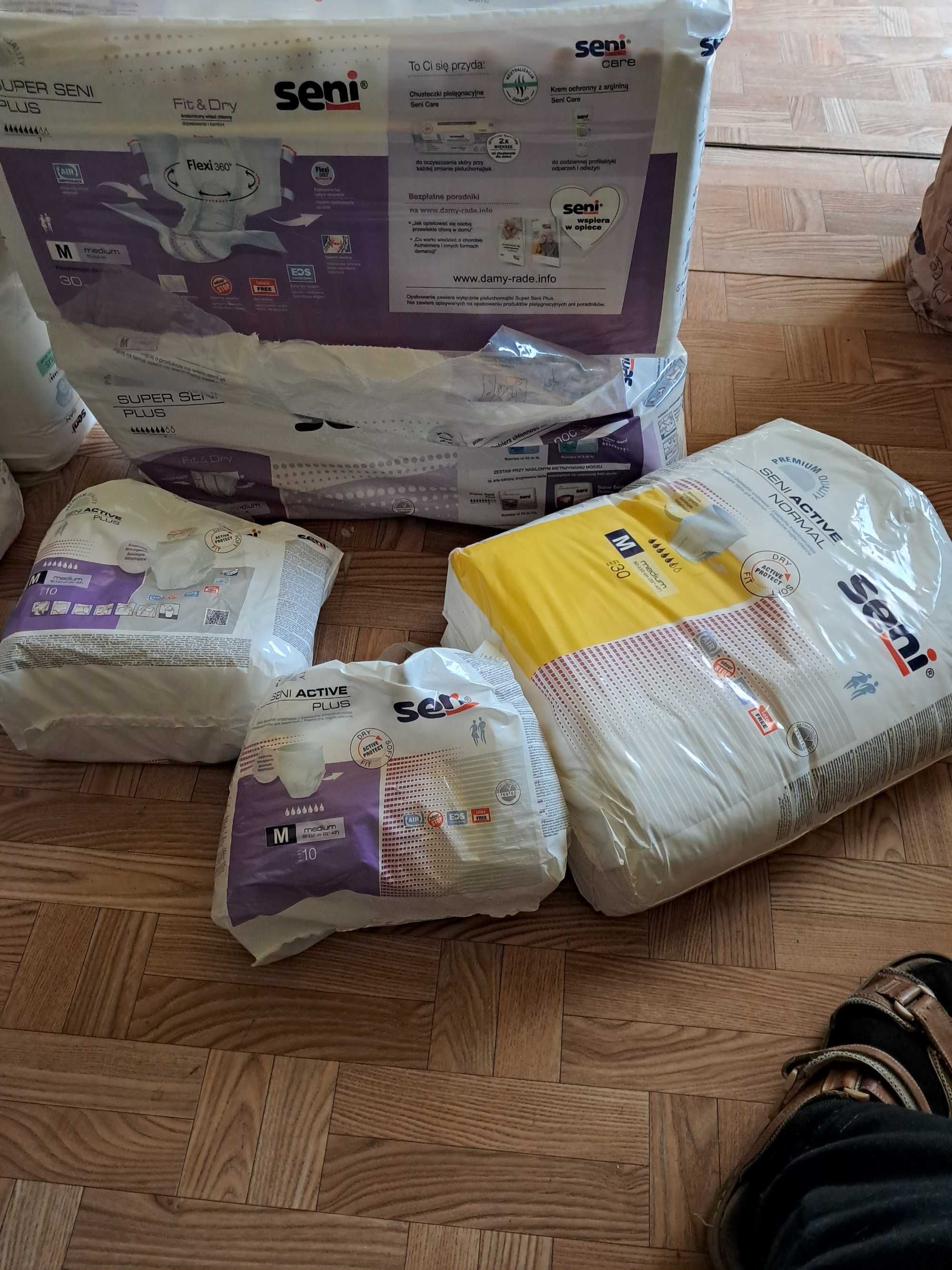Pampersy, pieluchomajtki, wkłady do pampersów i podkłady.