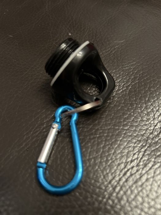 Metalowy bidon niebieski butelka