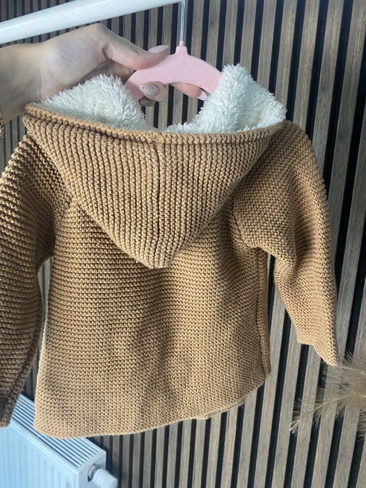 Gruby sweterek z kapturem zara 80