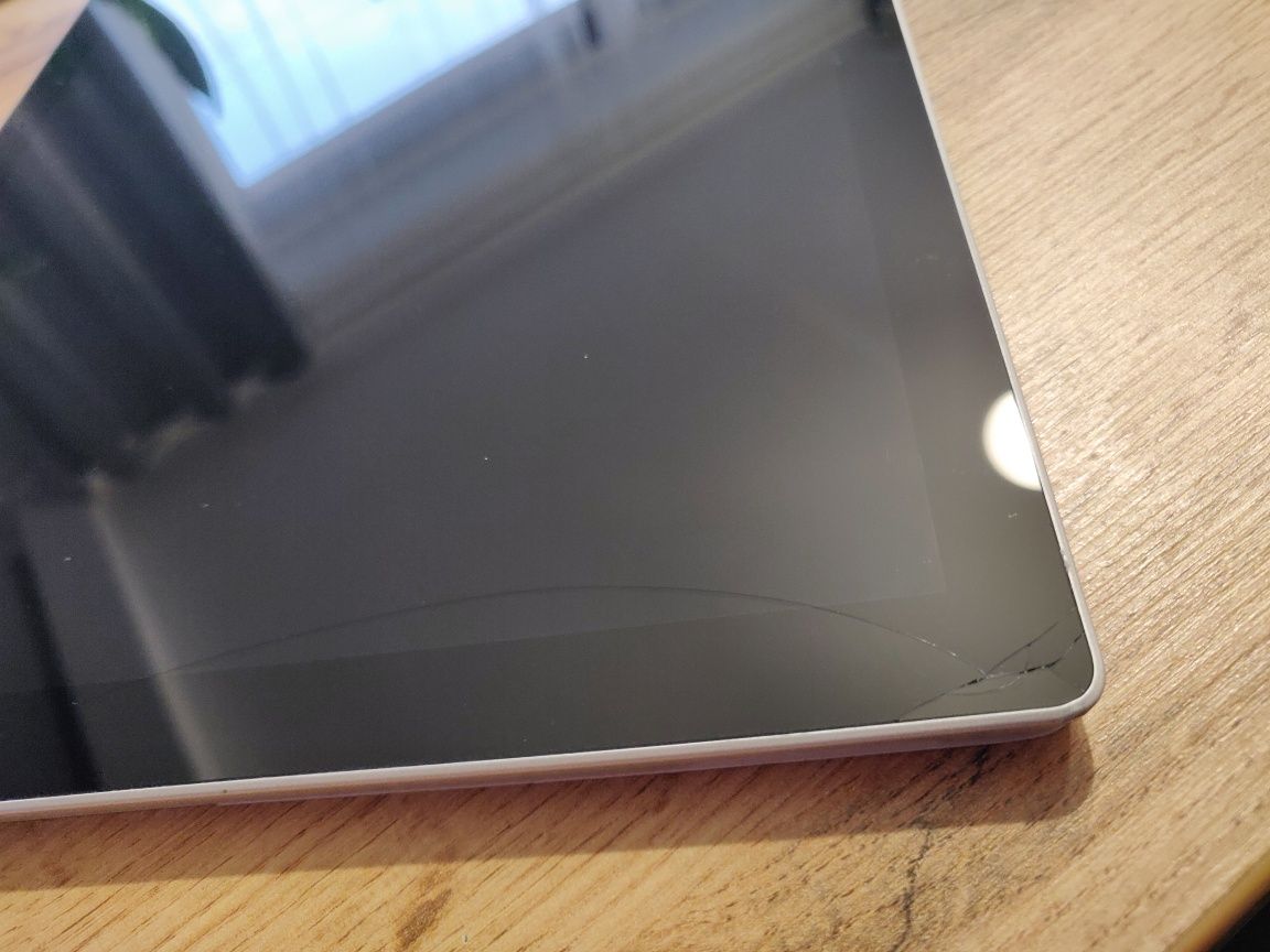 Microsoft Surface Pro 4 (1724) / i5-6300U / 8GB / 256GB SSD / 12.3"