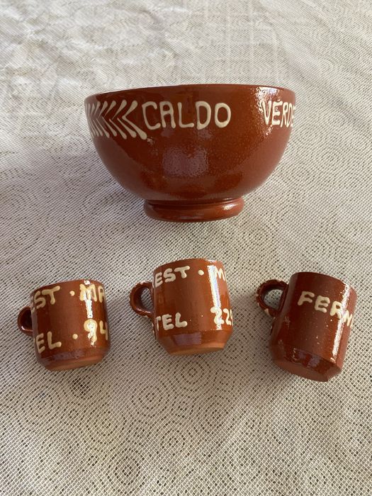 Taça e copinhos em barro