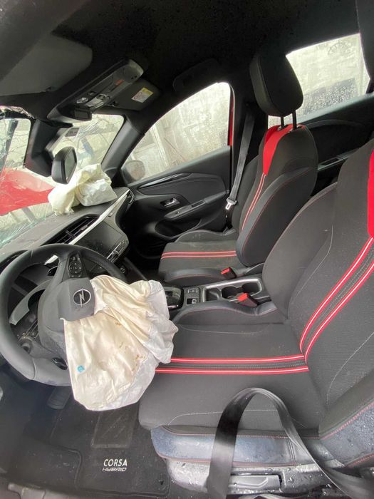 Salvado Opel Corsa F 1.2 MHEV Hybrid | 9.692 Km | 2024
