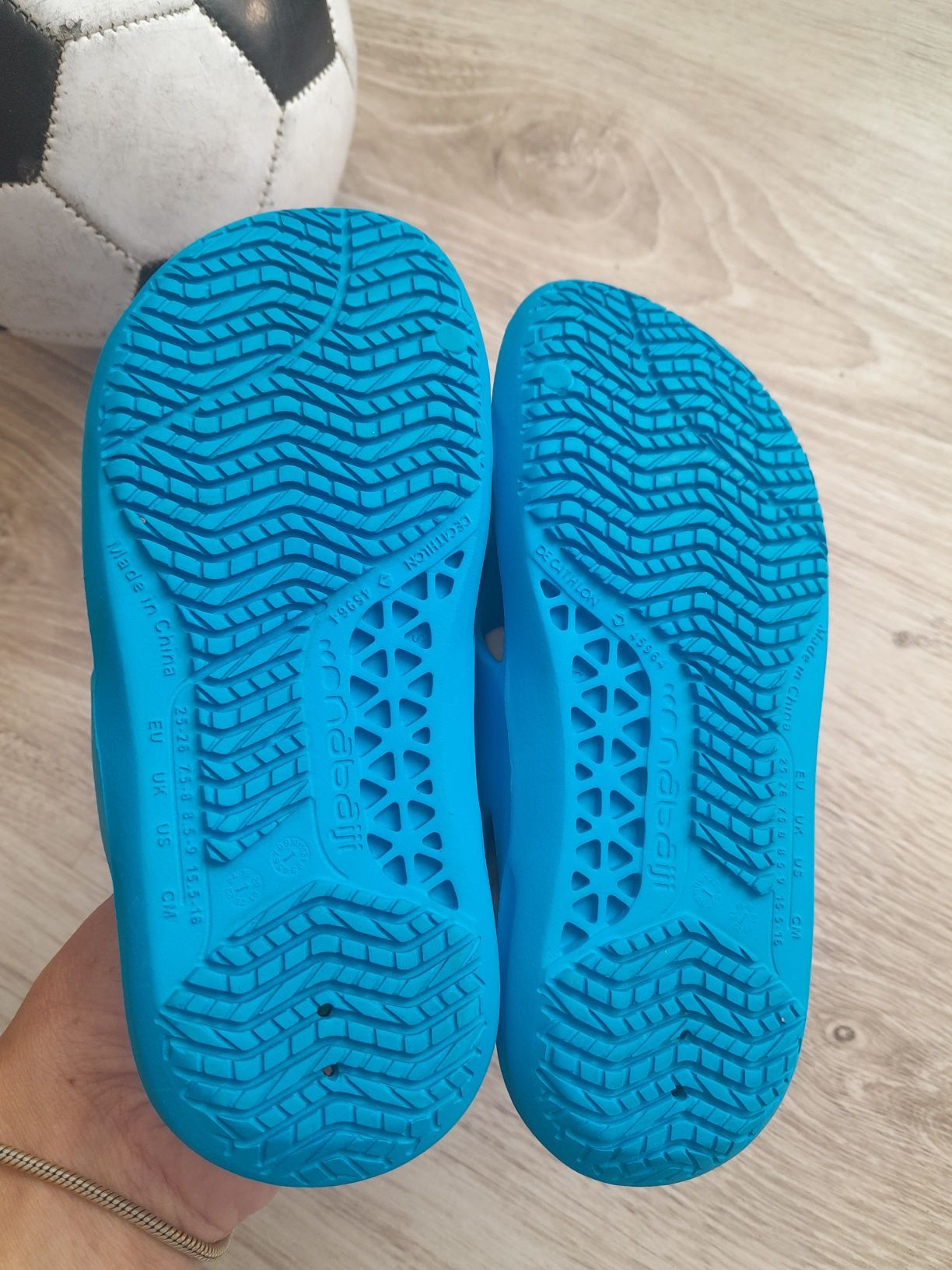 Basenowe klapki Decathlon