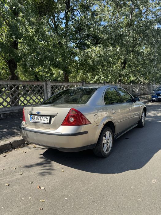 Ford mondeo 2002року