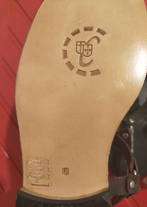 Sandálias de couro tamanho 39