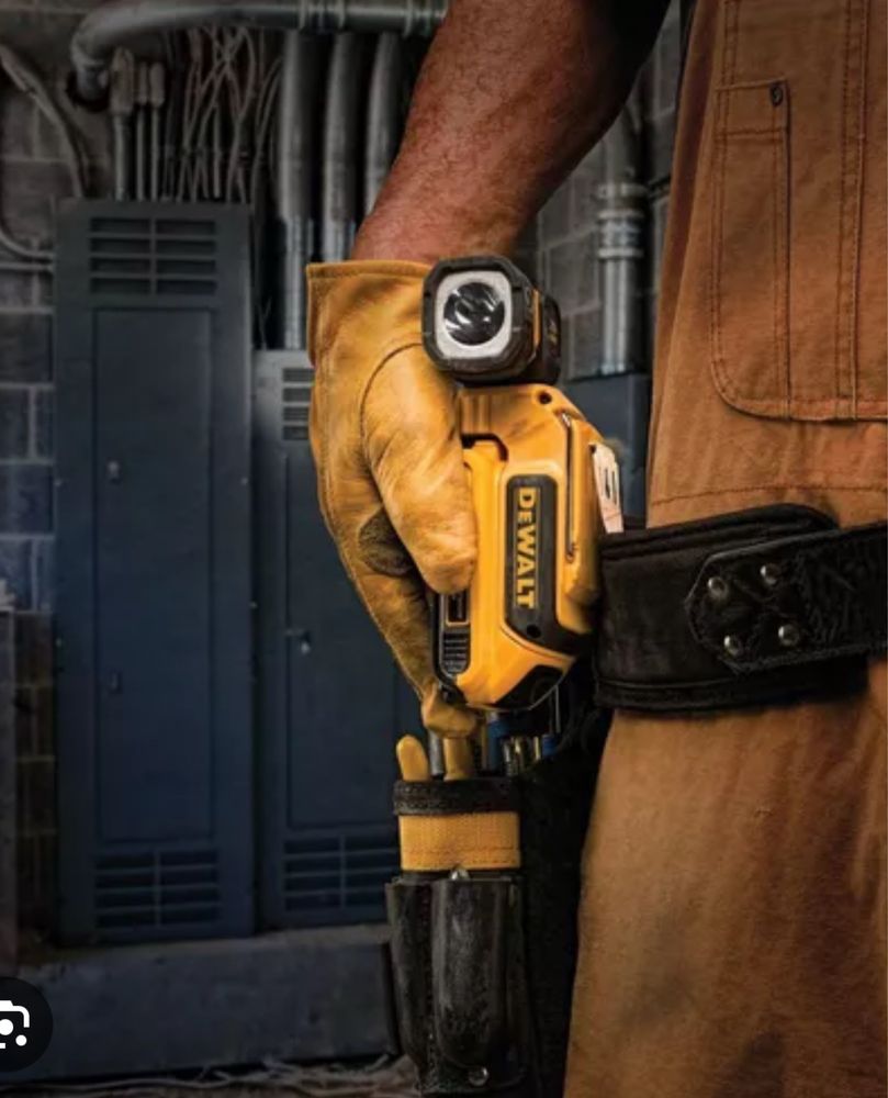 Аккумуляторный LED фонарь DEWALT DCL044 20v