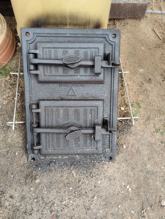 Żeliwne drzwiczki do pieca