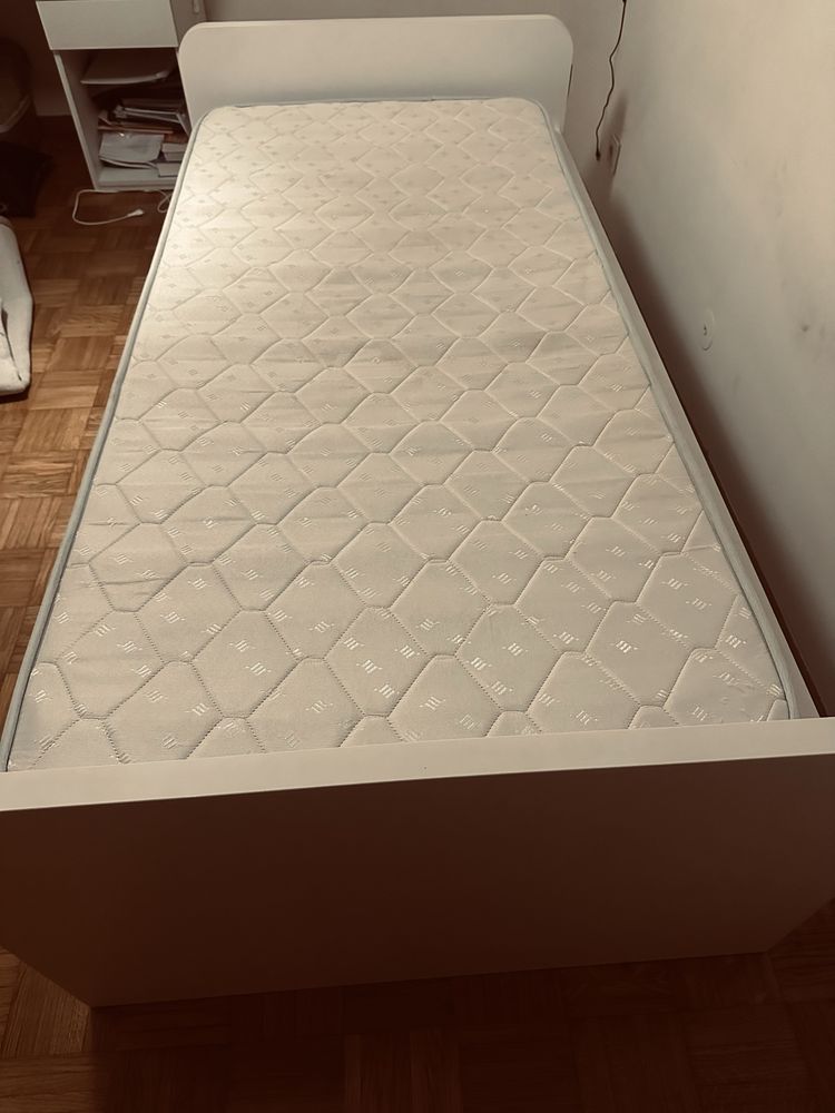 Cama estudio (btanca e rosa ) com nuvem de lado
