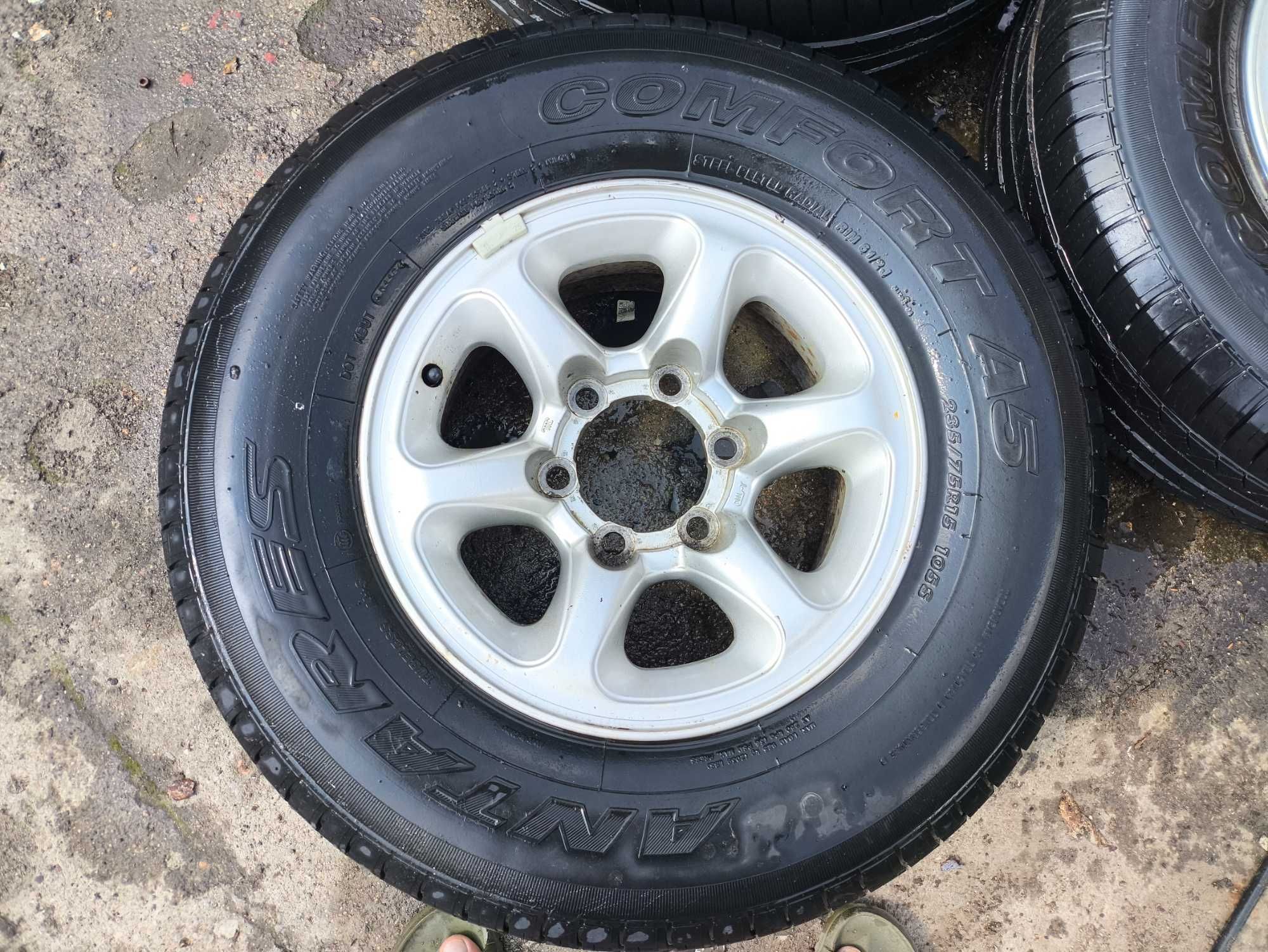 Felgi z oponami 265/70/15 Pajero L200