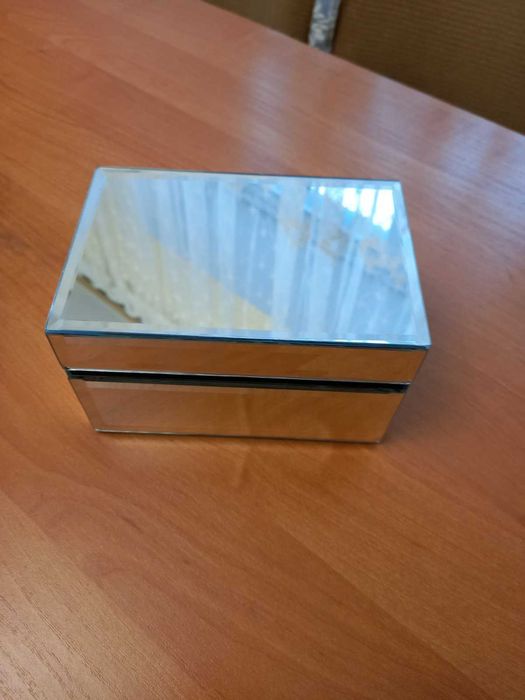 Зеркальная шкатулка