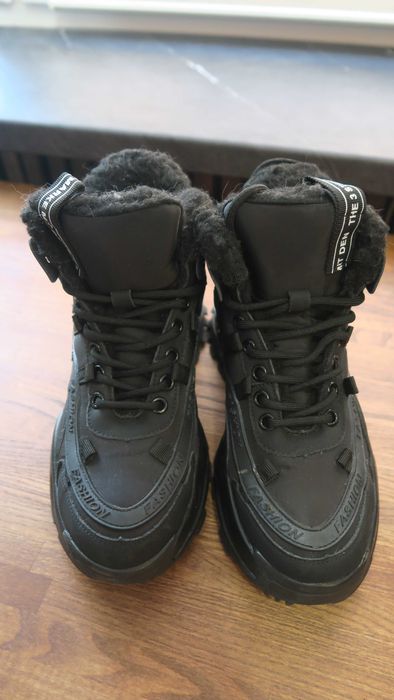 Жіночі зимові чоботи