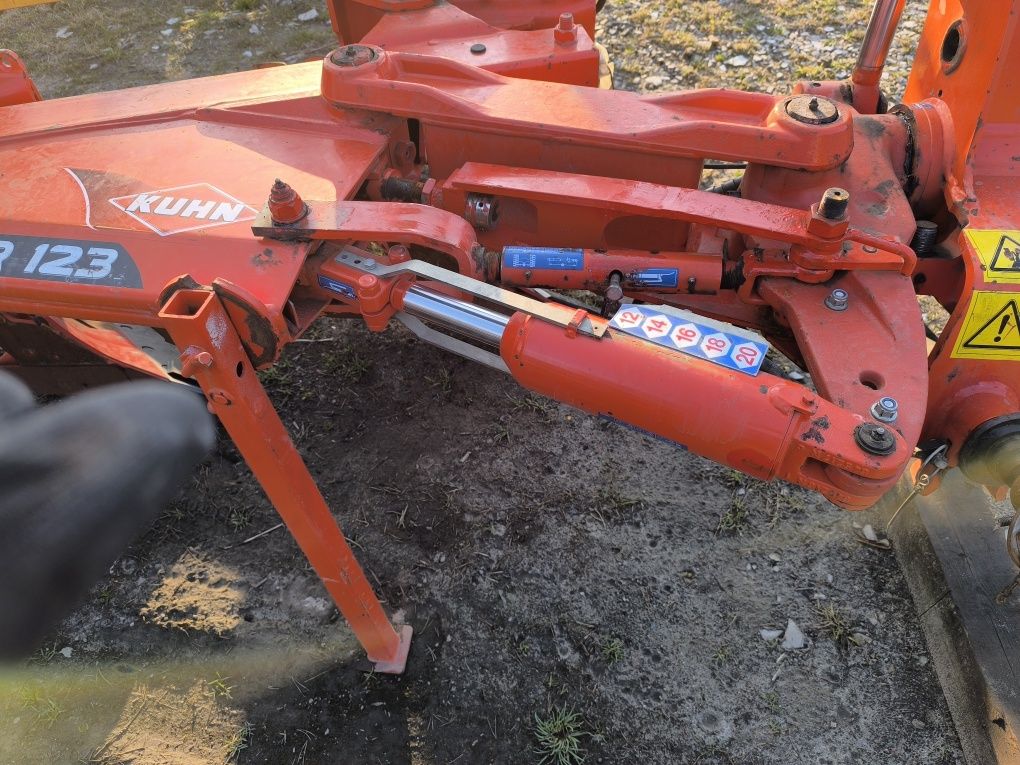 Pług Kuhn Vario master 4 skibowy Vario max 2metry orki