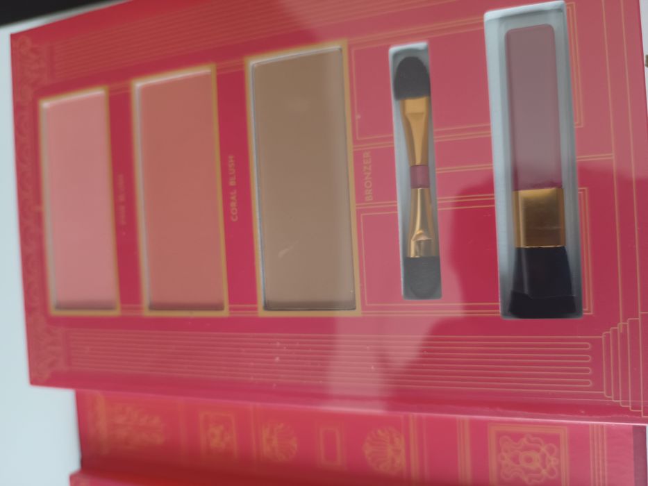 Zestaw nowych cieni tuszu pudru pędzli