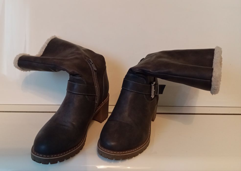 Zgrabne, szare  botki - dwa w jednym.